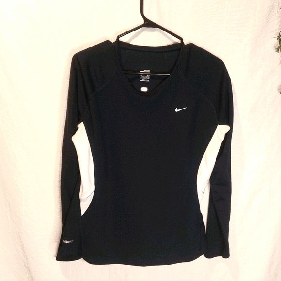 NIKE ♡ Ladies Long Sleeve Athletic Top - Picture 3 of 9